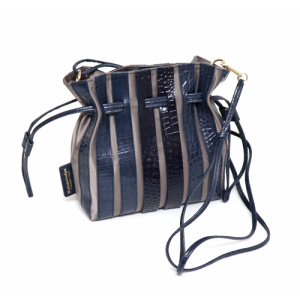 4844<br>クロコダイル型押しレザー<br>プリーツ 巾着バッグ