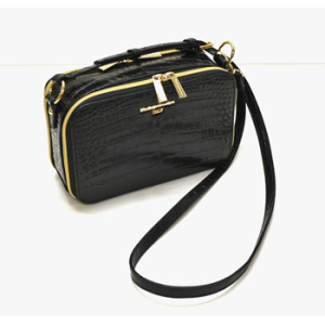 4893<br>クロコダイル型押しレザー<br>BOXショルダーバッグ